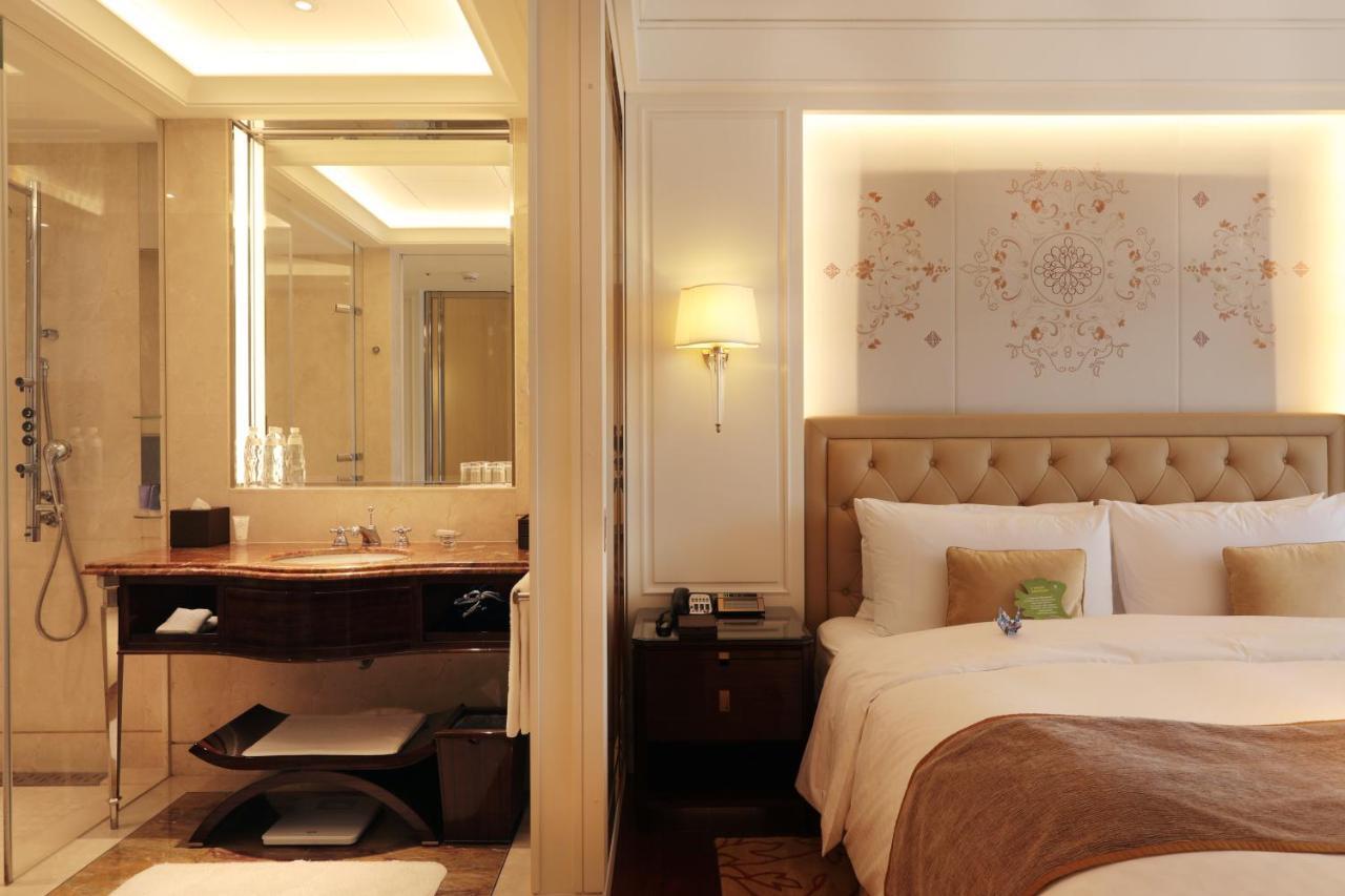 The Okura Prestige Taipei Hotel Eksteriør billede A guest room at The Imperial