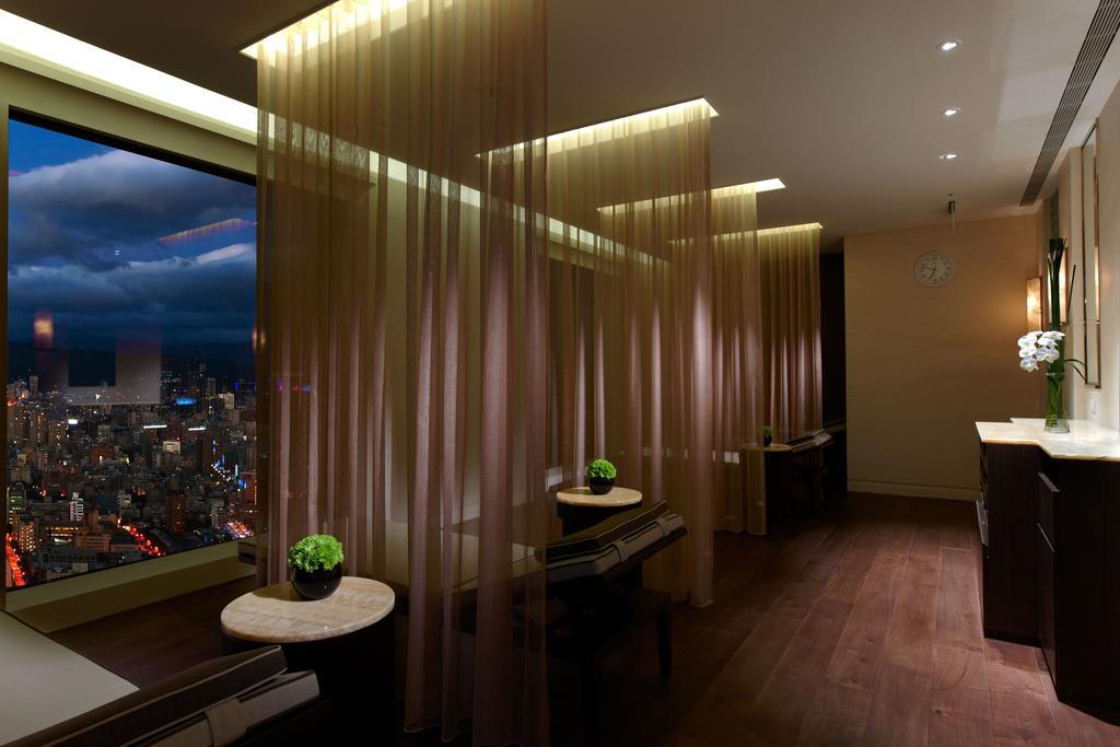 The Okura Prestige Taipei Hotel Eksteriør billede The Club at Hong Kong International Airport