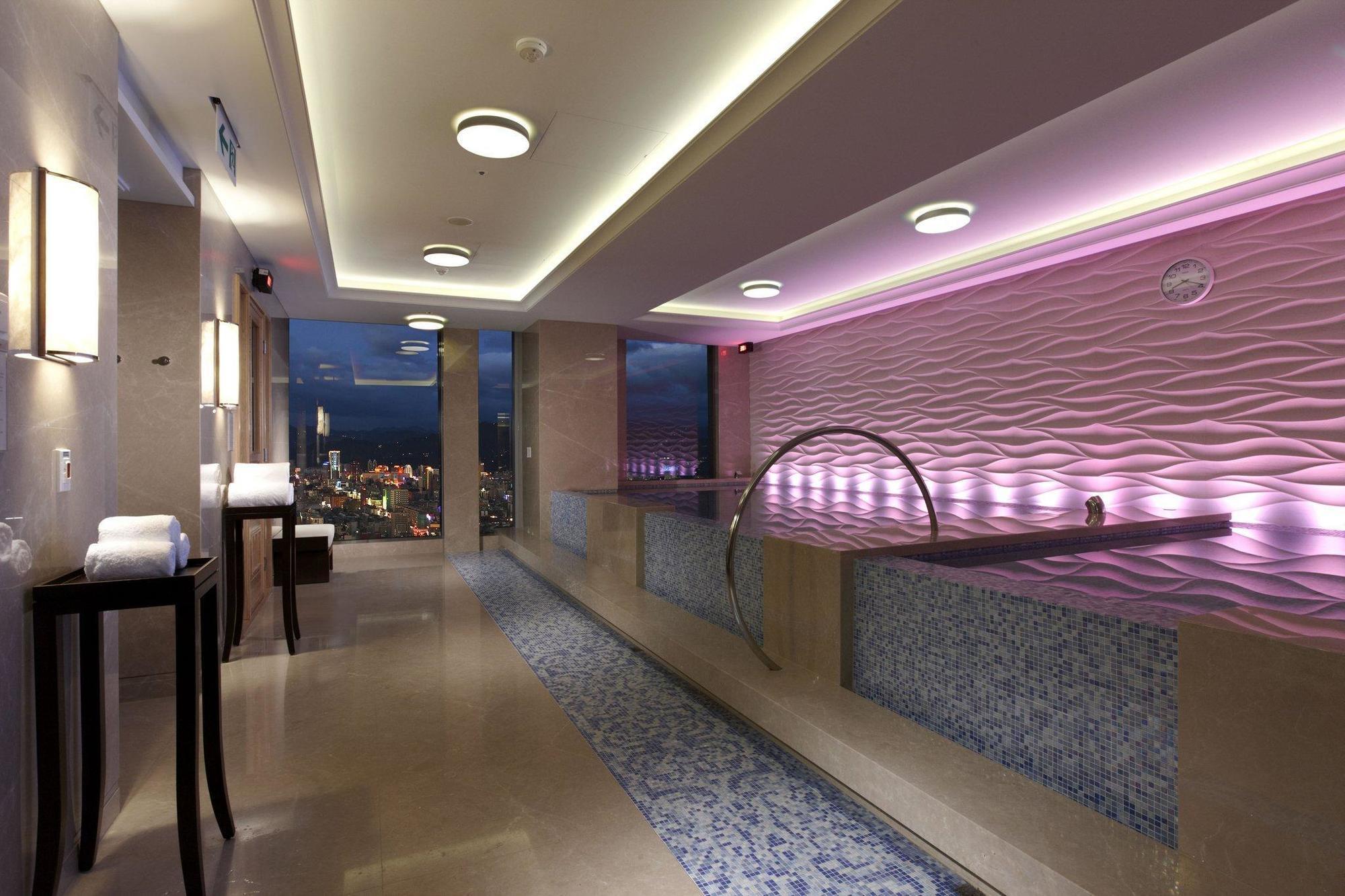 The Okura Prestige Taipei Hotel Eksteriør billede Spa at the Mandarin Oriental, Munich