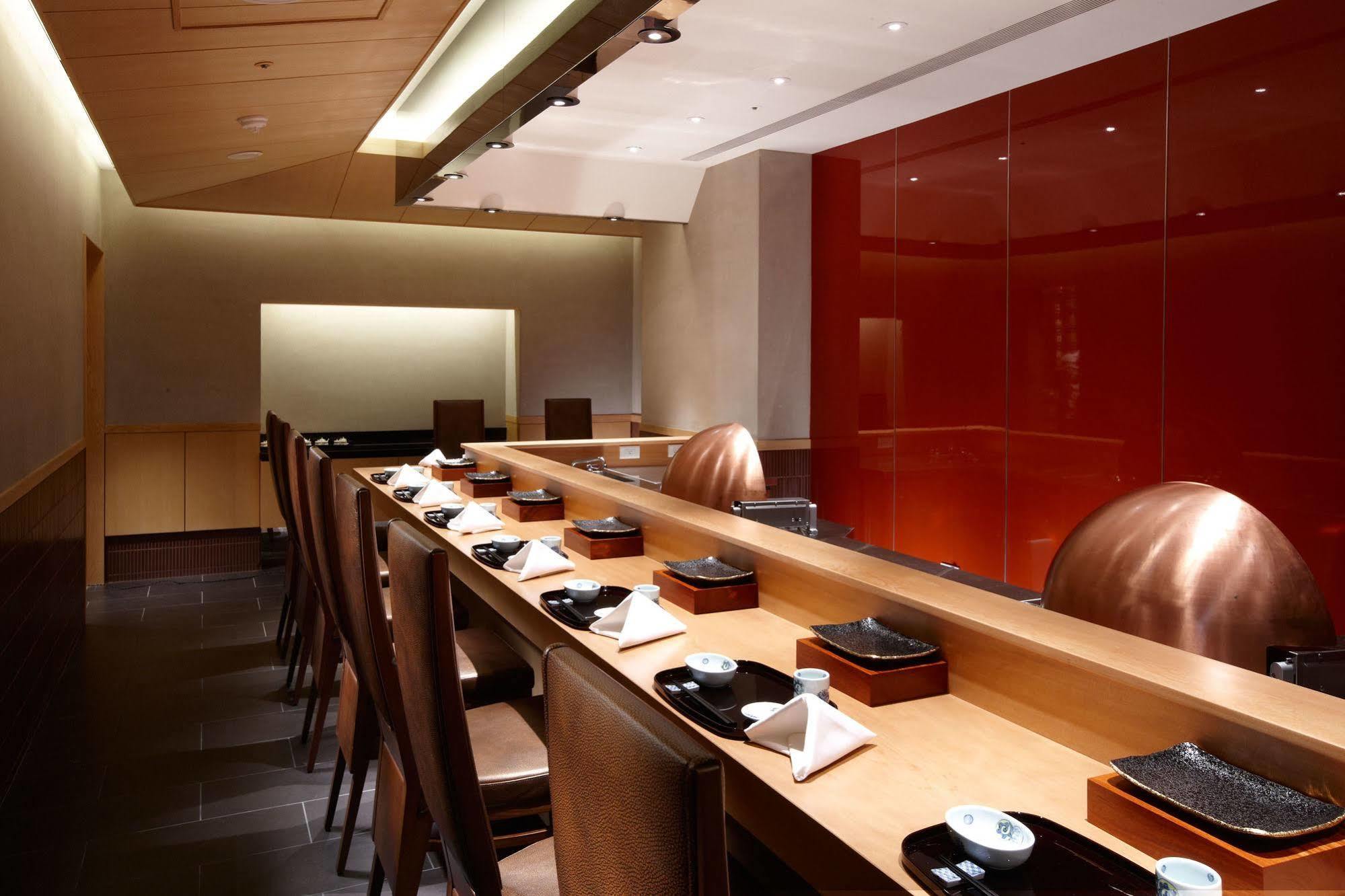 The Okura Prestige Taipei Hotel Eksteriør billede Interior of a sushi bar