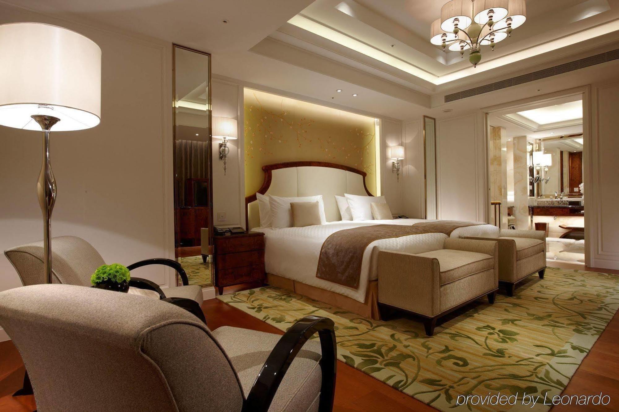 The Okura Prestige Taipei Hotel Eksteriør billede A bedroom at the hotel